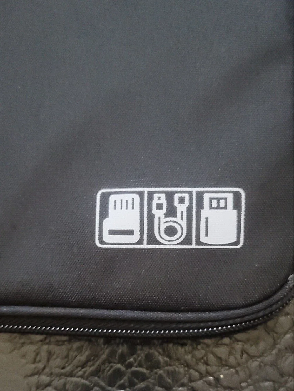 Jot compact black